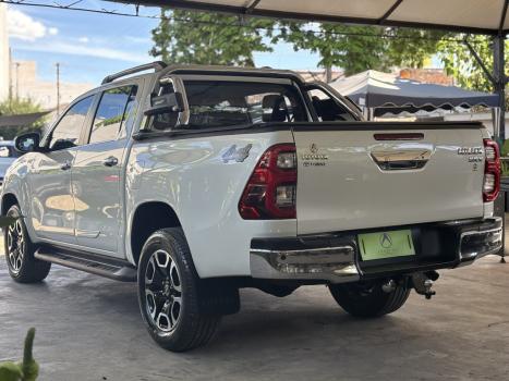 TOYOTA Hilux Caminhonete 2.8 16V SRX 4X4 DIESEL CABINE DUPLA AUTOM�TICO, Foto 4