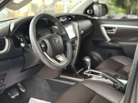 TOYOTA Hilux SW4 2.8 16V 4P SRX 4X4 7 LUGARES TURBO DIESEL AUTOM�TICO, Foto 8