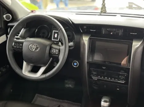 TOYOTA Hilux SW4 2.8 16V 4P SRX 4X4 7 LUGARES TURBO DIESEL AUTOM�TICO, Foto 9