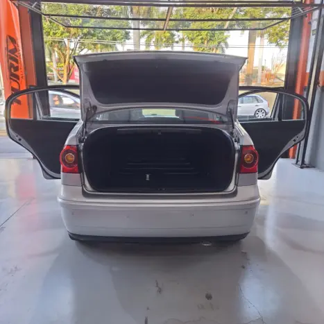 VOLKSWAGEN Polo Sedan 1.6 4P, Foto 7