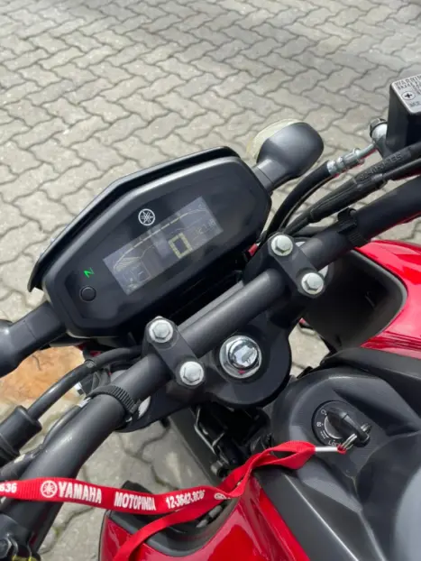 YAMAHA FZ 15 Fazer ABS, Foto 4