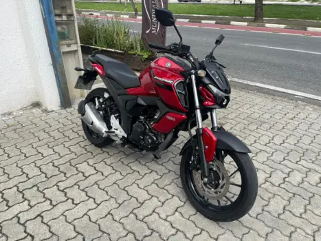 YAMAHA FZ 15 Fazer ABS, Foto 2