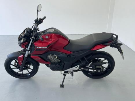 YAMAHA FZ 15 Fazer ABS, Foto 3