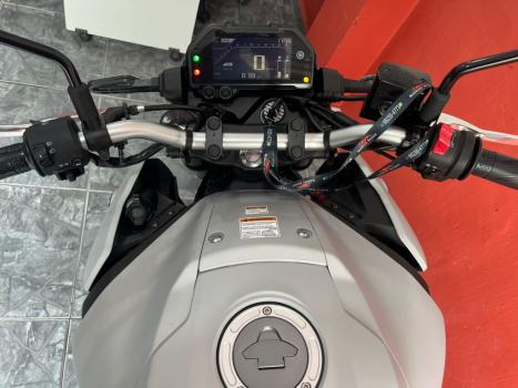 YAMAHA MT-03 300 ABS, Foto 2