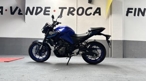 YAMAHA MT-03 300 ABS, Foto 3