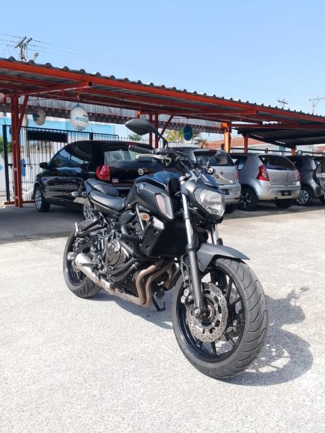 YAMAHA MT-07 700 ABS, Foto 2