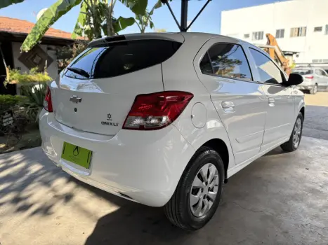 CHEVROLET Onix Hatch 1.0 4P FLEX LT, Foto 6