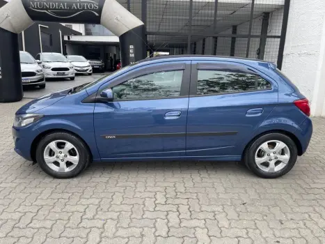 CHEVROLET Onix Hatch 1.4 4P FLEX LT, Foto 4