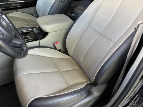KIA Carnival 3.3 V6 4P EX, Foto 14