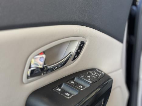 KIA Carnival 3.3 V6 4P EX, Foto 16