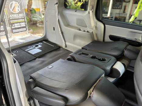 KIA Carnival 3.3 V6 4P EX, Foto 25
