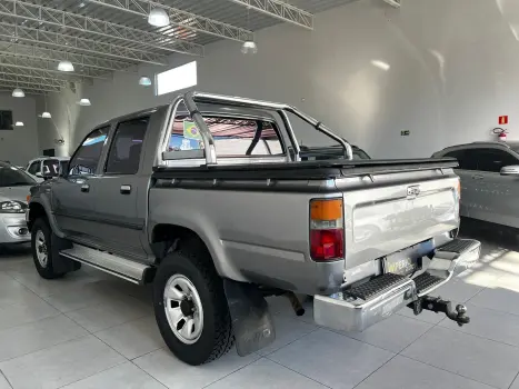 TOYOTA Hilux Caminhonete 2.8 4P 4X4 DIESEL CABINE DUPLA, Foto 4