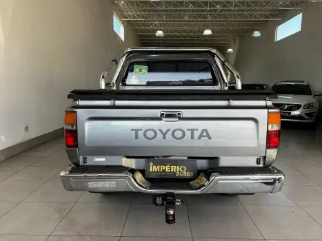 TOYOTA Hilux Caminhonete 2.8 4P 4X4 DIESEL CABINE DUPLA, Foto 6