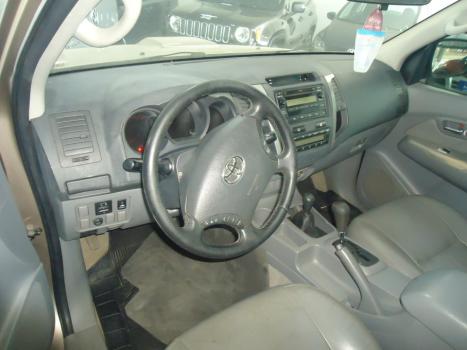 TOYOTA Hilux Caminhonete 3.0 4P 4X4 SRV TURBO DIESEL CABINE DUPLA AUTOMTICO, Foto 4