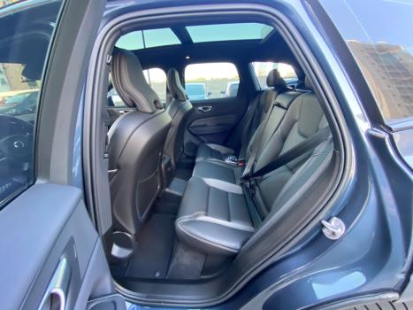 VOLVO XC60 2.0 16V 4P FLEX T8 RECHARGE HBRIDO ULTIMATE DARK AWD TURBO GEARTRONIC AUTOMTICO, Foto 4