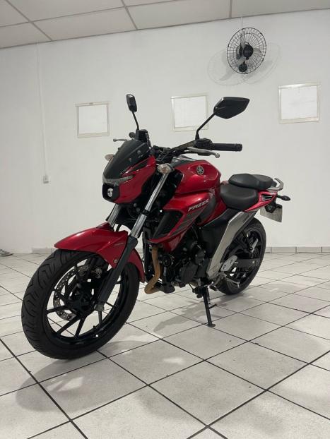 YAMAHA Fazer 600 S, Foto 1