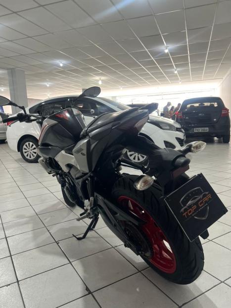 YAMAHA MT-03 300 ABS, Foto 6