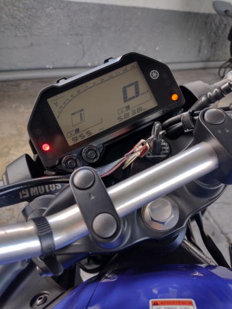 YAMAHA MT-03 300 ABS, Foto 10