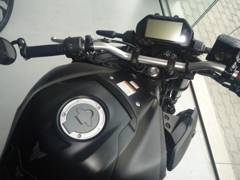 YAMAHA MT-03 300 ABS, Foto 3