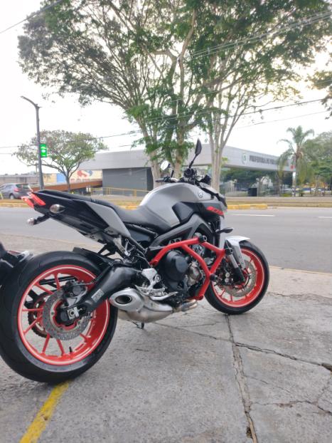 YAMAHA MT-09 850 ABS, Foto 4