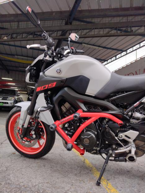 YAMAHA MT-09 850 ABS, Foto 5