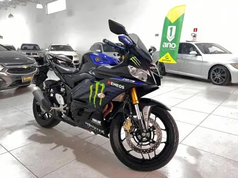 YAMAHA YZF R3 320 ABS, Foto 2