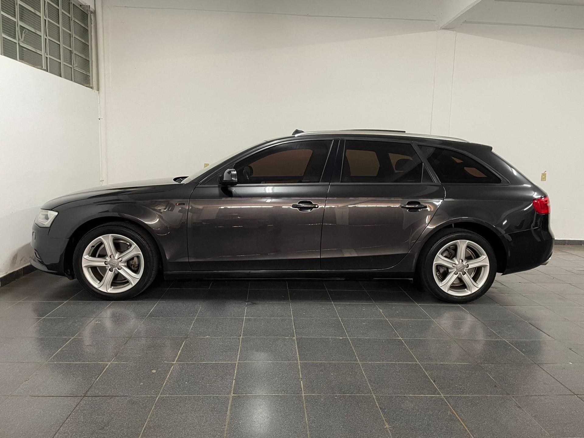 AUDI A4 - Miniatura