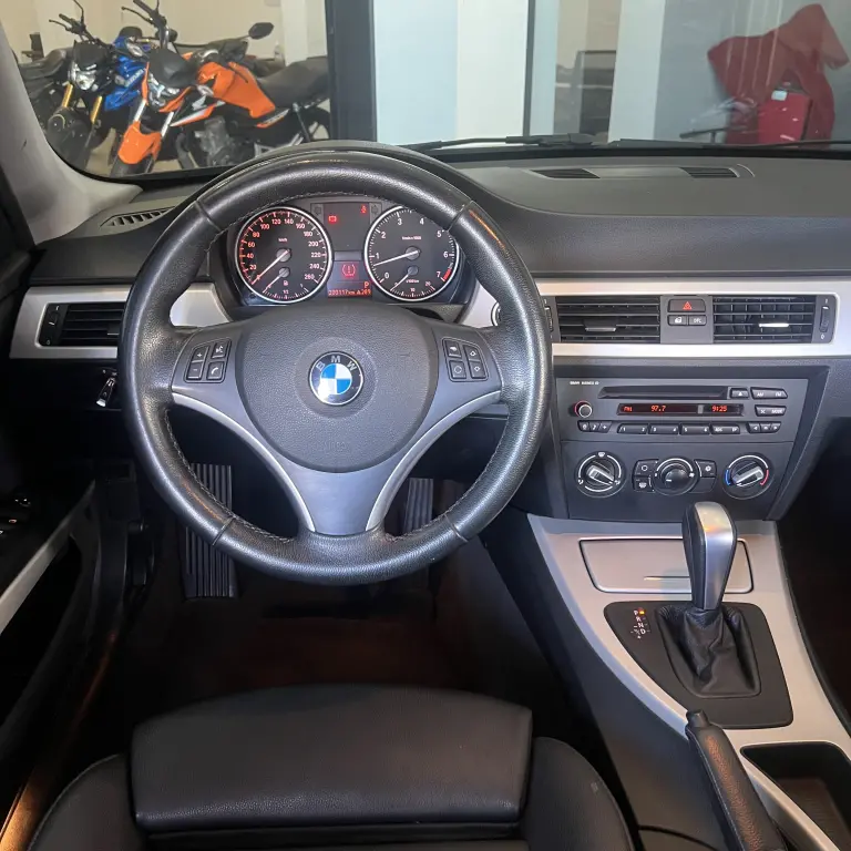 BMW 320I - Foto