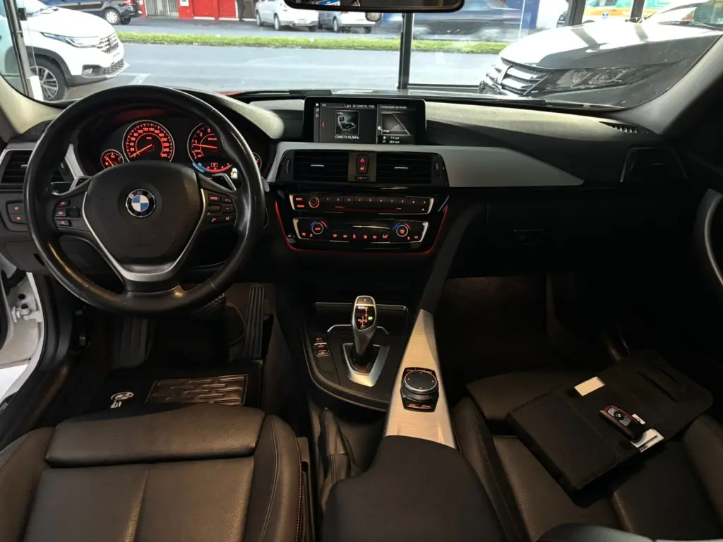 BMW 320I - Foto