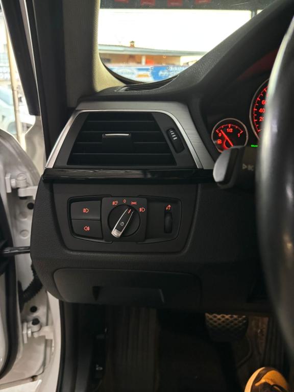 BMW 320I - Foto