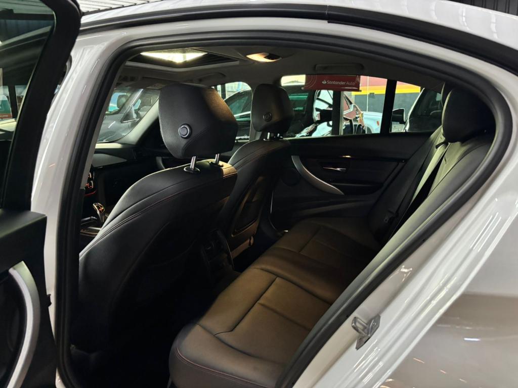 BMW 320I - Foto