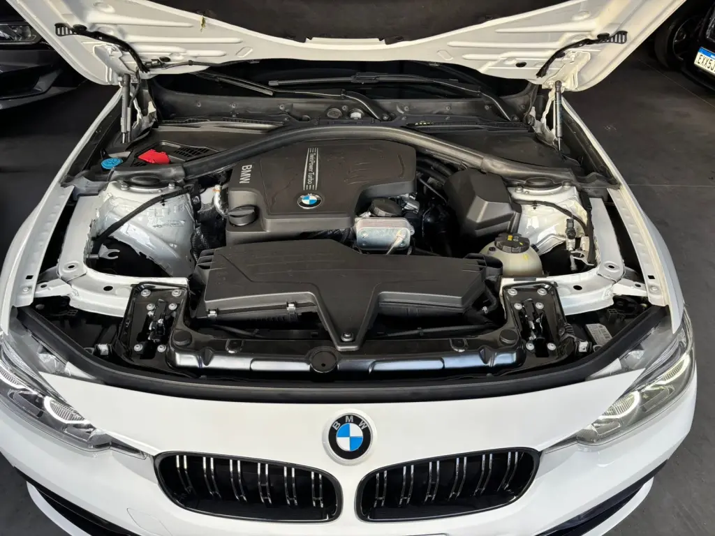 BMW 320I - Foto