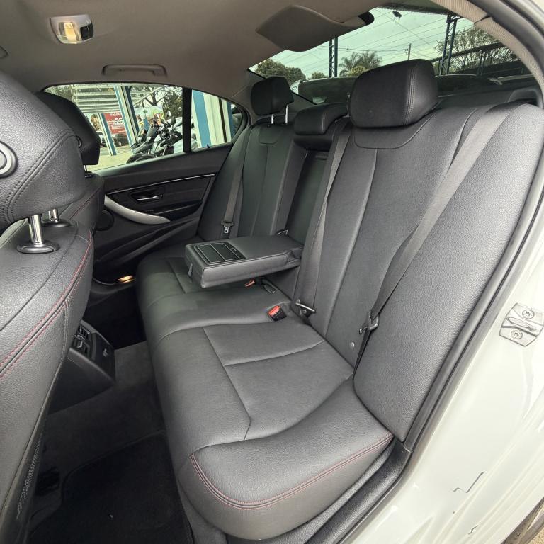 BMW 320I - Foto