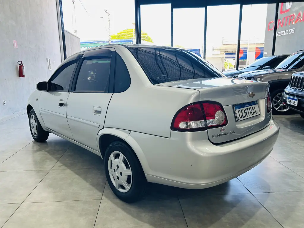 CHEVROLET Classic Sedan - Foto