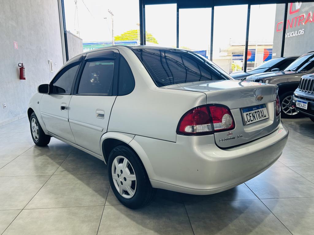 CHEVROLET Classic Sedan - Foto