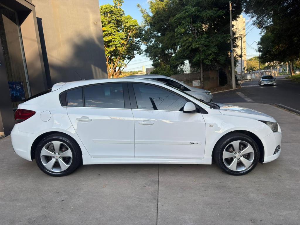 CHEVROLET Cruze Hatch - Foto