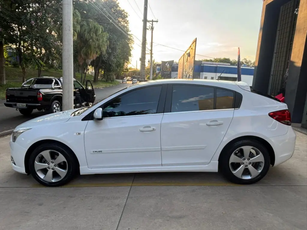 CHEVROLET Cruze Hatch - Foto