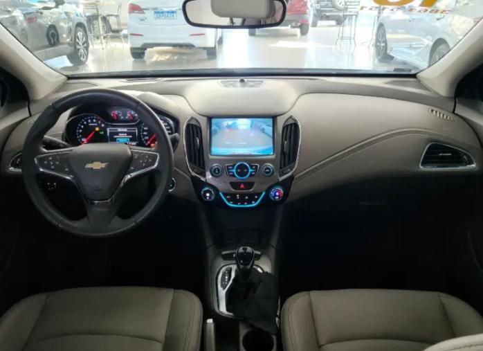CHEVROLET Cruze Hatch - Foto