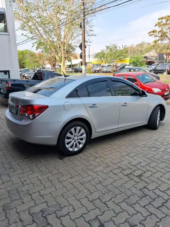 CHEVROLET Cruze Sedan - Foto