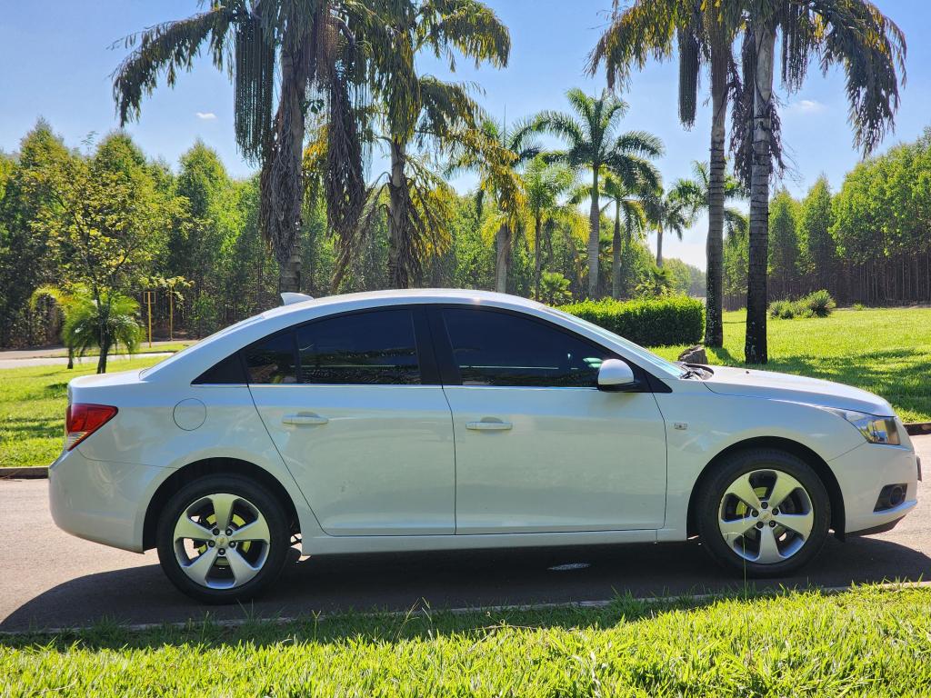 CHEVROLET Cruze Sedan - Foto