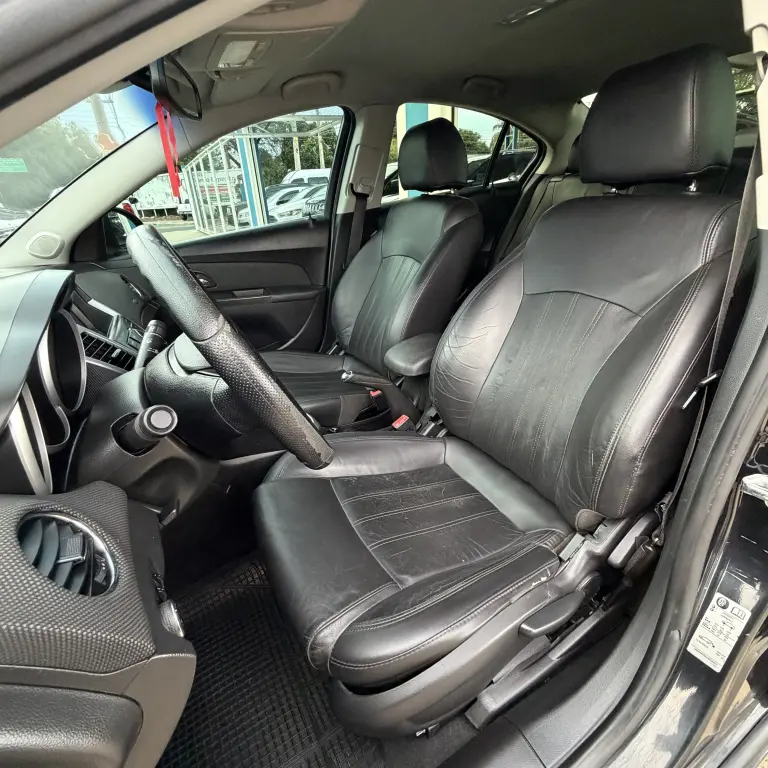 CHEVROLET Cruze Sedan - Foto