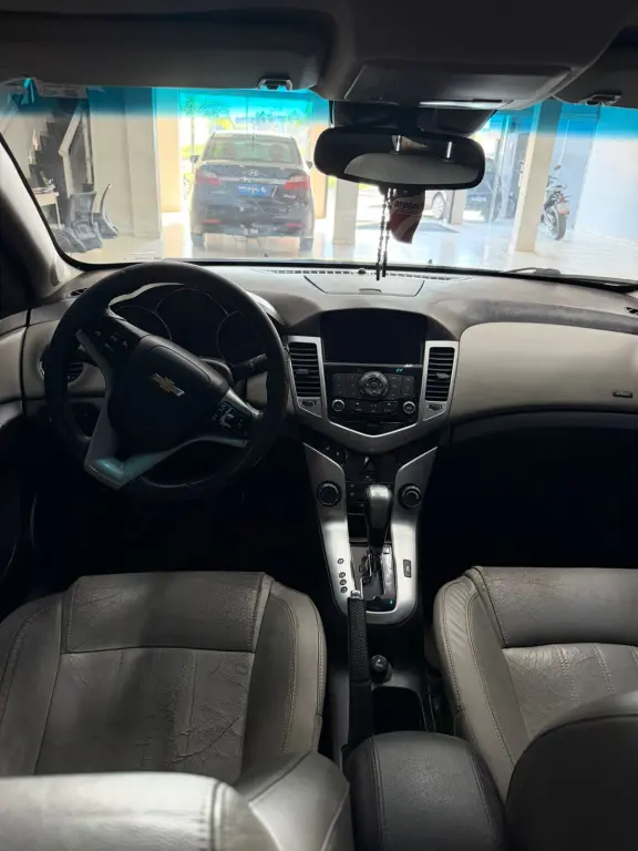 CHEVROLET Cruze Sedan - Foto