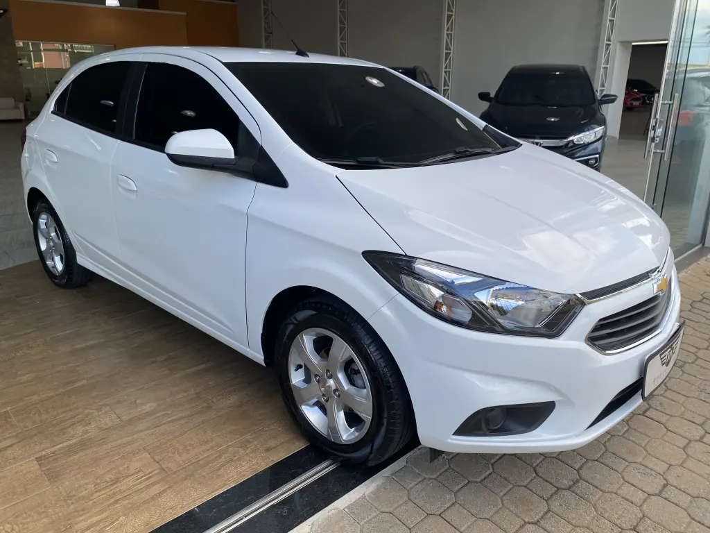 CHEVROLET Onix Hatch - Foto