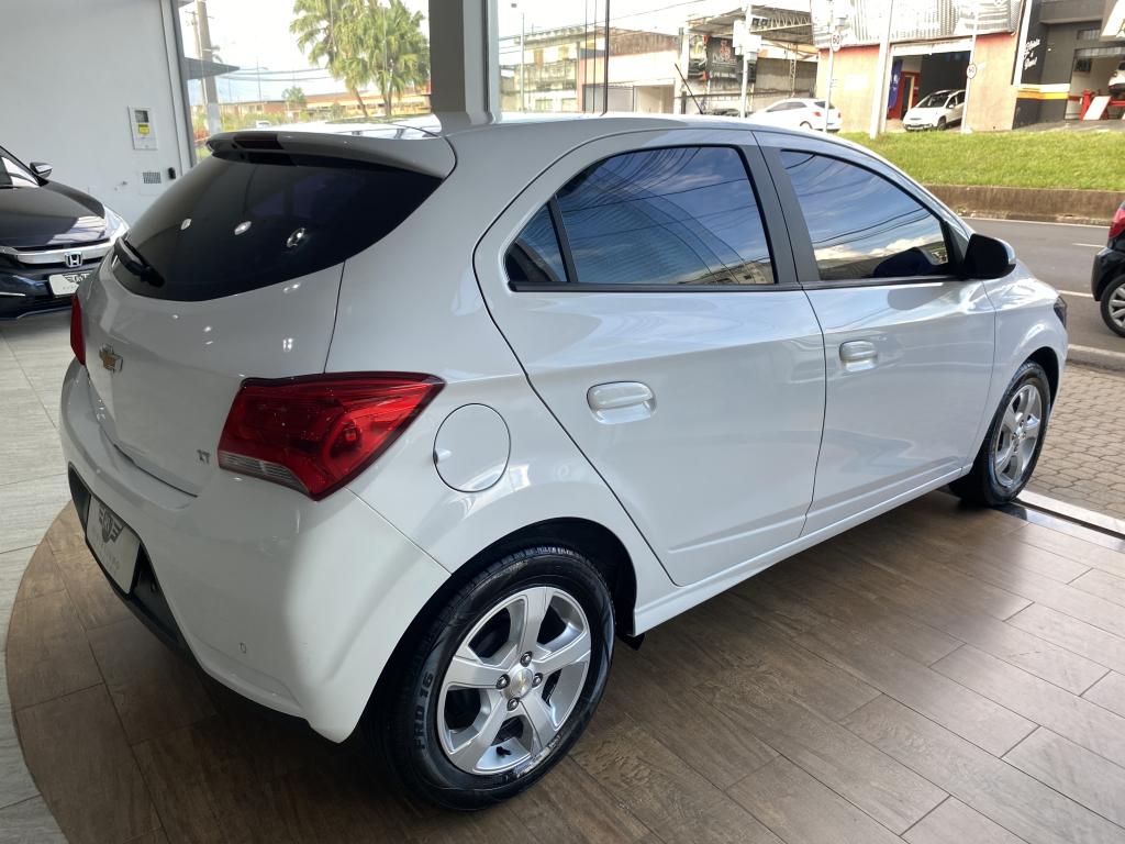 CHEVROLET Onix Hatch - Foto