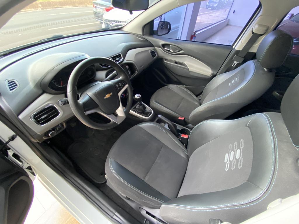 CHEVROLET Onix Hatch - Foto