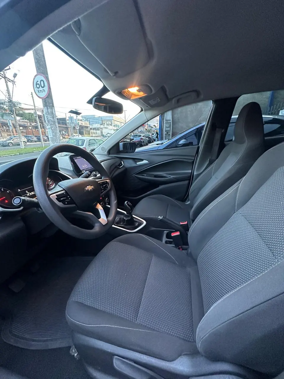 CHEVROLET Onix Hatch - Foto