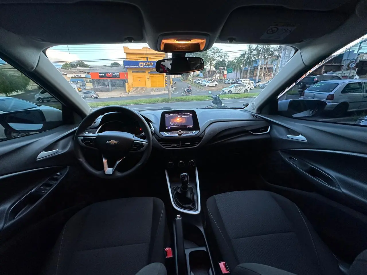 CHEVROLET Onix Hatch - Foto