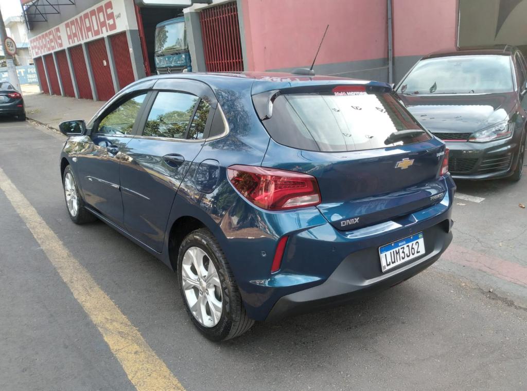 CHEVROLET Onix Hatch - Foto