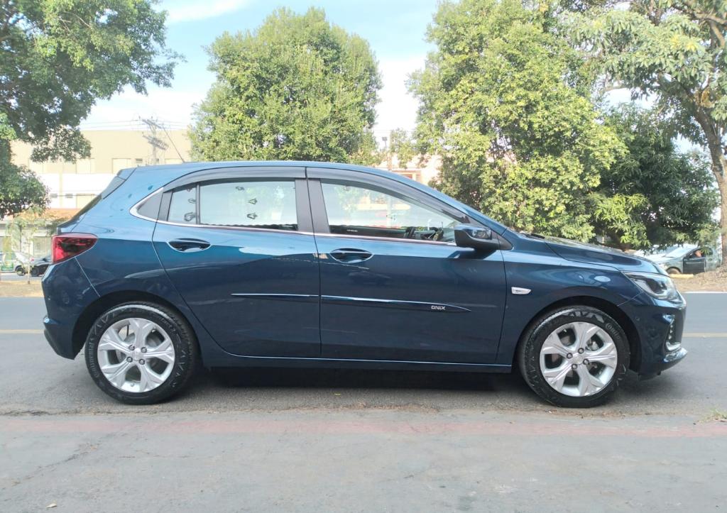 CHEVROLET Onix Hatch - Foto