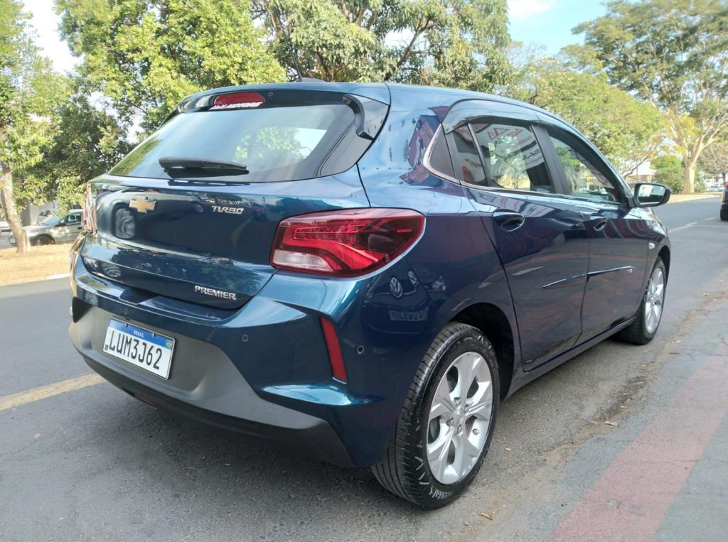 CHEVROLET Onix Hatch - Foto